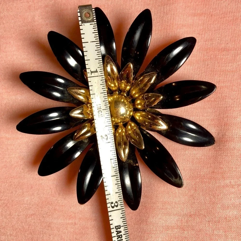 Beautiful Vintage Black‎ Enamel and Gold Tone Flower Brooch by Sarah Coventry